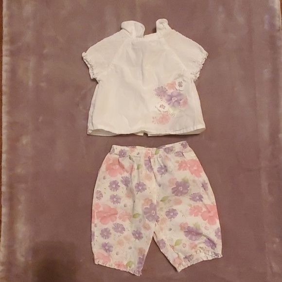 Lullaby  Club Other - Lullaby Club Spring/Summer baby girl outfit  with flowers size 9m